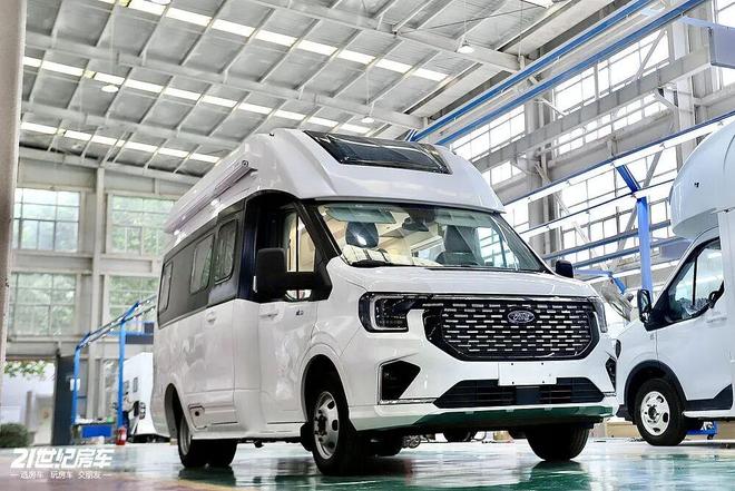 飞翔T8铁C房车如何做到“配置拉满”?新葡京福特23T动力+无接缝车身!这款(图5) 飞翔T8铁C房车如何做到“配置拉满”?新葡京福特23T动力+无接缝车身!这款(图5)