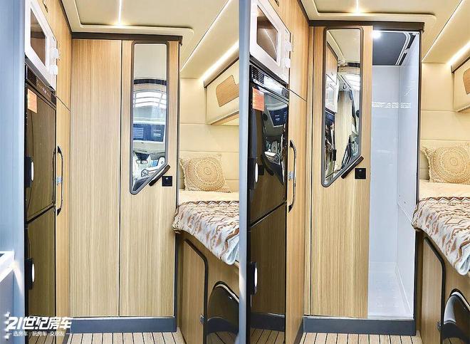 飞翔T8铁C房车如何做到“配置拉满”?新葡京福特23T动力+无接缝车身!这款(图6) 飞翔T8铁C房车如何做到“配置拉满”?新葡京福特23T动力+无接缝车身!这款(图6)