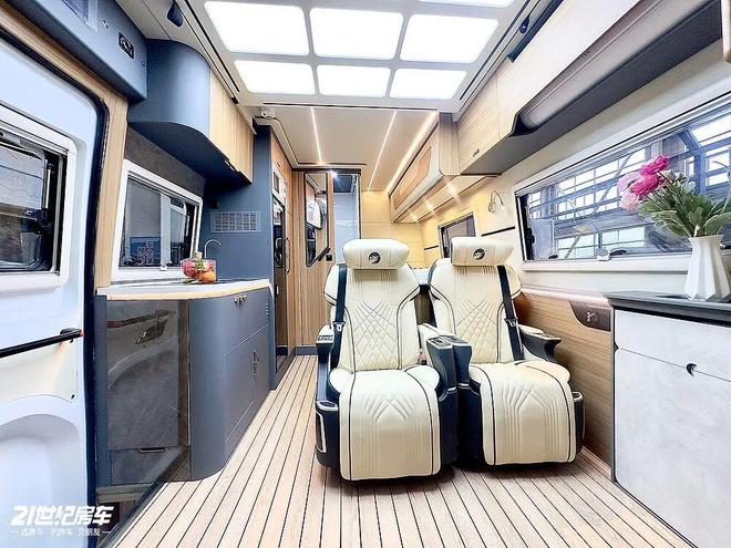 飞翔T8铁C房车如何做到“配置拉满”?新葡京福特23T动力+无接缝车身!这款(图10) 飞翔T8铁C房车如何做到“配置拉满”?新葡京福特23T动力+无接缝车身!这款(图10)