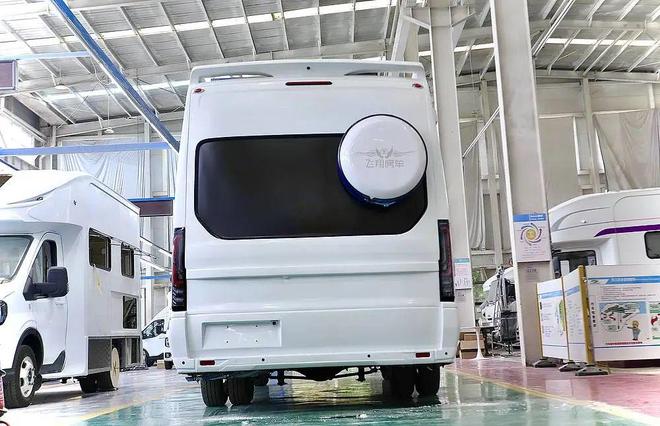 飞翔T8铁C房车如何做到“配置拉满”?新葡京福特23T动力+无接缝车身!这款(图13) 飞翔T8铁C房车如何做到“配置拉满”?新葡京福特23T动力+无接缝车身!这款(图13)